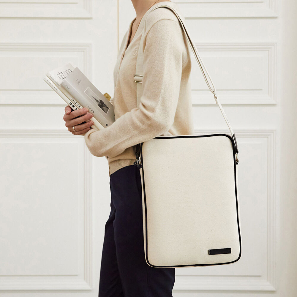 OLA★韓国★ショルダー ENOUGH LEATHER LAPTOP BAG 13インチ OLA] Enough Leather Laptop Bag 13inch - 감도 깊은 취향