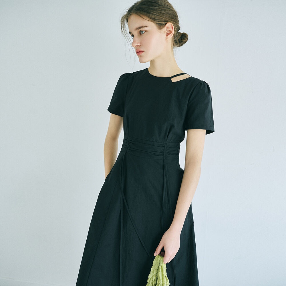 Neck Cut-Out Shirring Dress, Black - 감도 깊은 취향 셀렉트샵 29CM