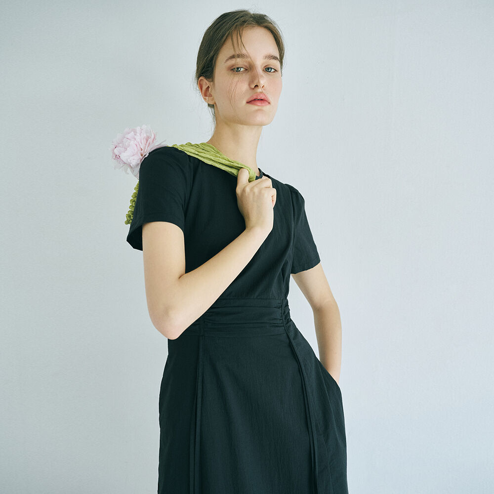 ワンピース ETMON Neck CutOut Shirring Dress, Black Neck Cut-Out Shirring Dress, Black - 감도 깊은 취향 셀렉트샵