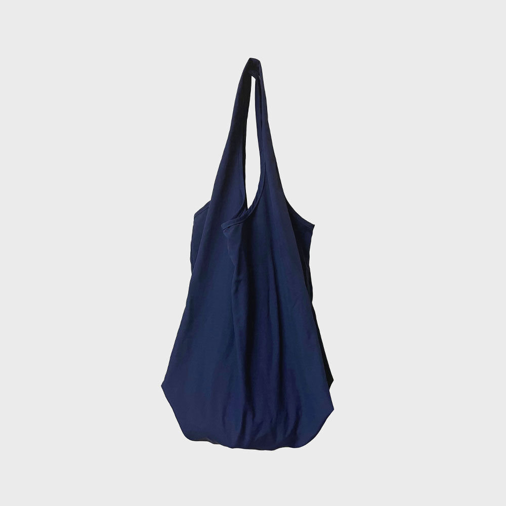 [韓国29CM限定] 大人の可愛さを叶える frill hobo bag (black) frill hobo bag (strawberry) - 감도 깊은 취향 셀렉트샵 29CM