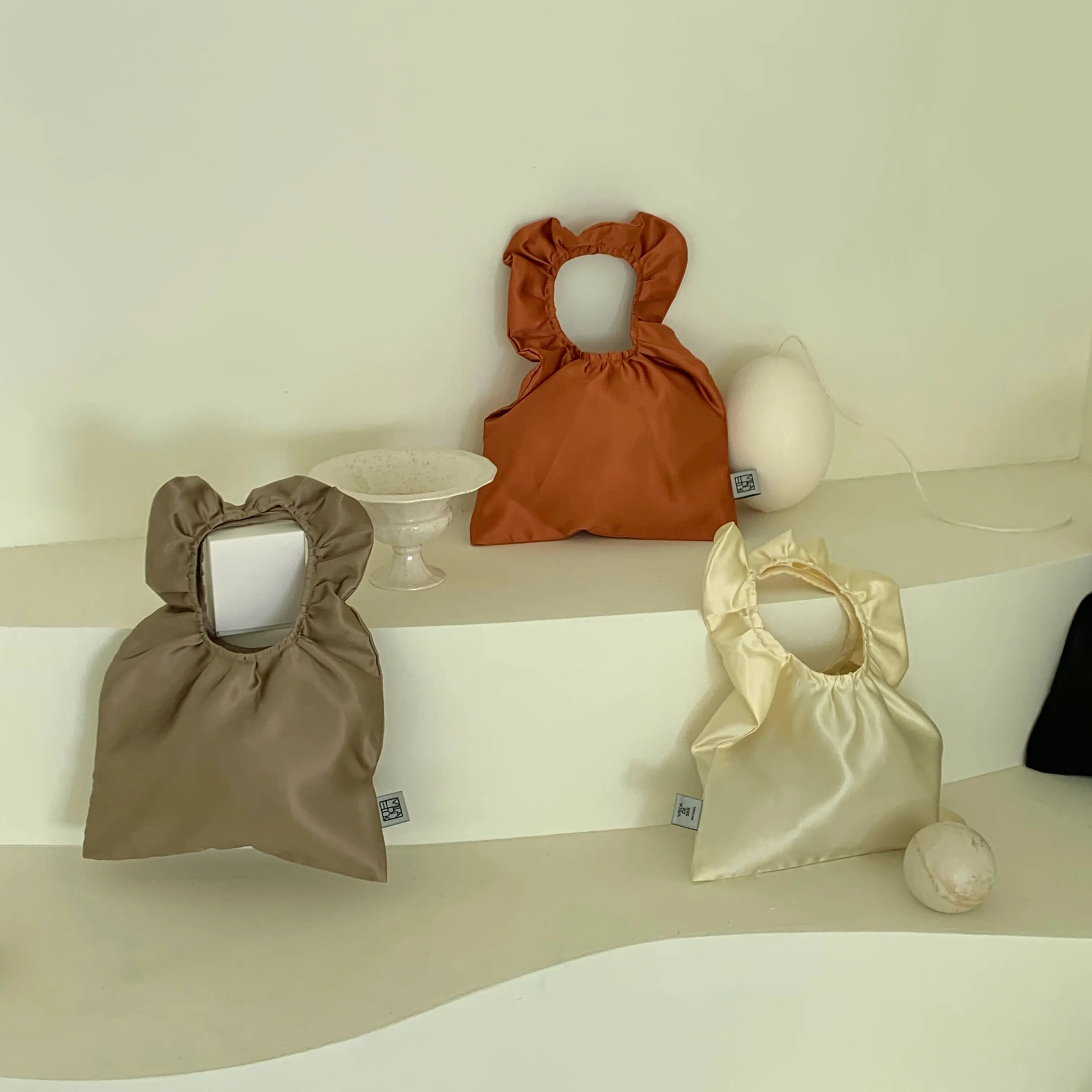 ★HEEARI★ Rosy Shirring Padding Tote Bag Rosy Shirring Padd Rosy Shirring Padding Tote Bag_Black - HEEARI 히어리