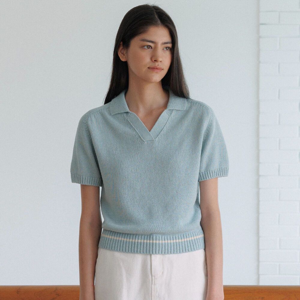 Line Detail Open Collar Knit Top (Cloud) 감도 깊은 취향 셀렉트샵 29CM