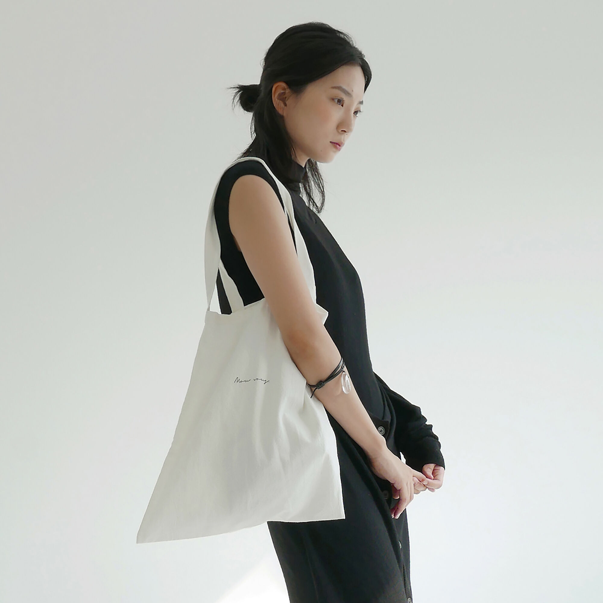 VEDA★韓国★人気★トートバッグ Veda Square Logo Bag/追跡あり VEDA☆韓国☆人気☆トートバッグ Veda Square Logo Bag/追跡あり
