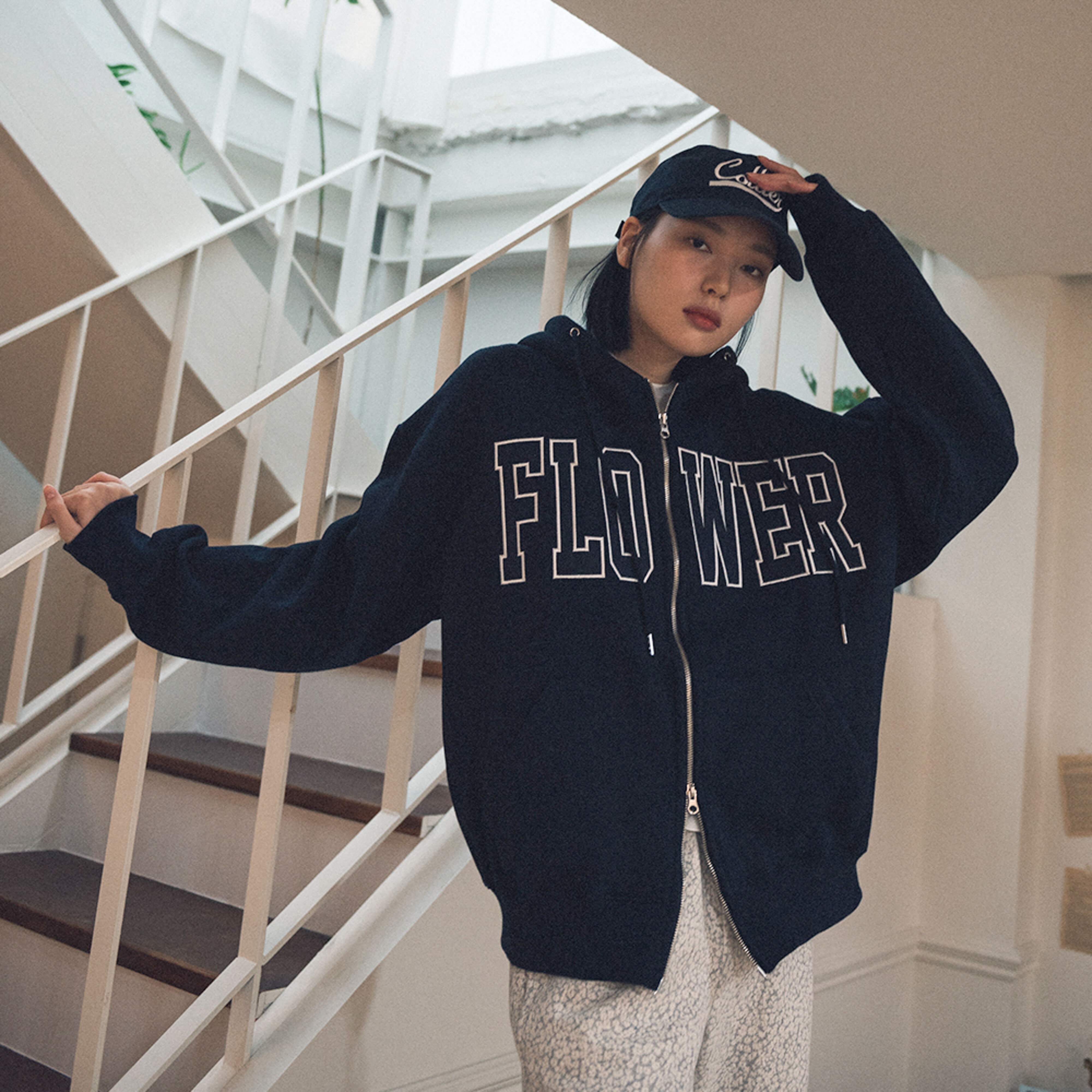 FLOWER ZIP UP HOOD(NAVY) - 감도 깊은 취향 셀렉트샵 29CM