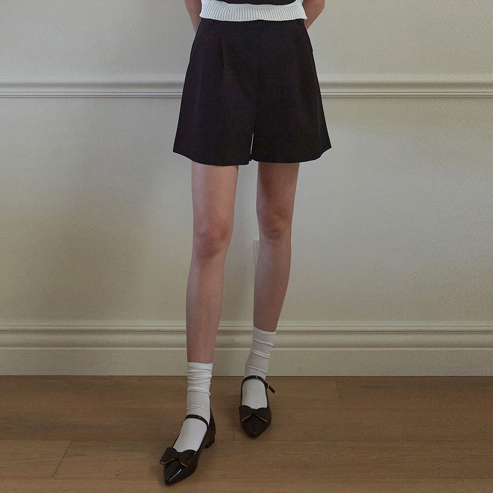 【YAN13】 CLASSIC PINTUCK SHORTS 4color ■関税込■韓国 CLASSIC PINTUCK SHORTS_4 COLOR - 감도 깊은 취향 셀렉트샵 29CM