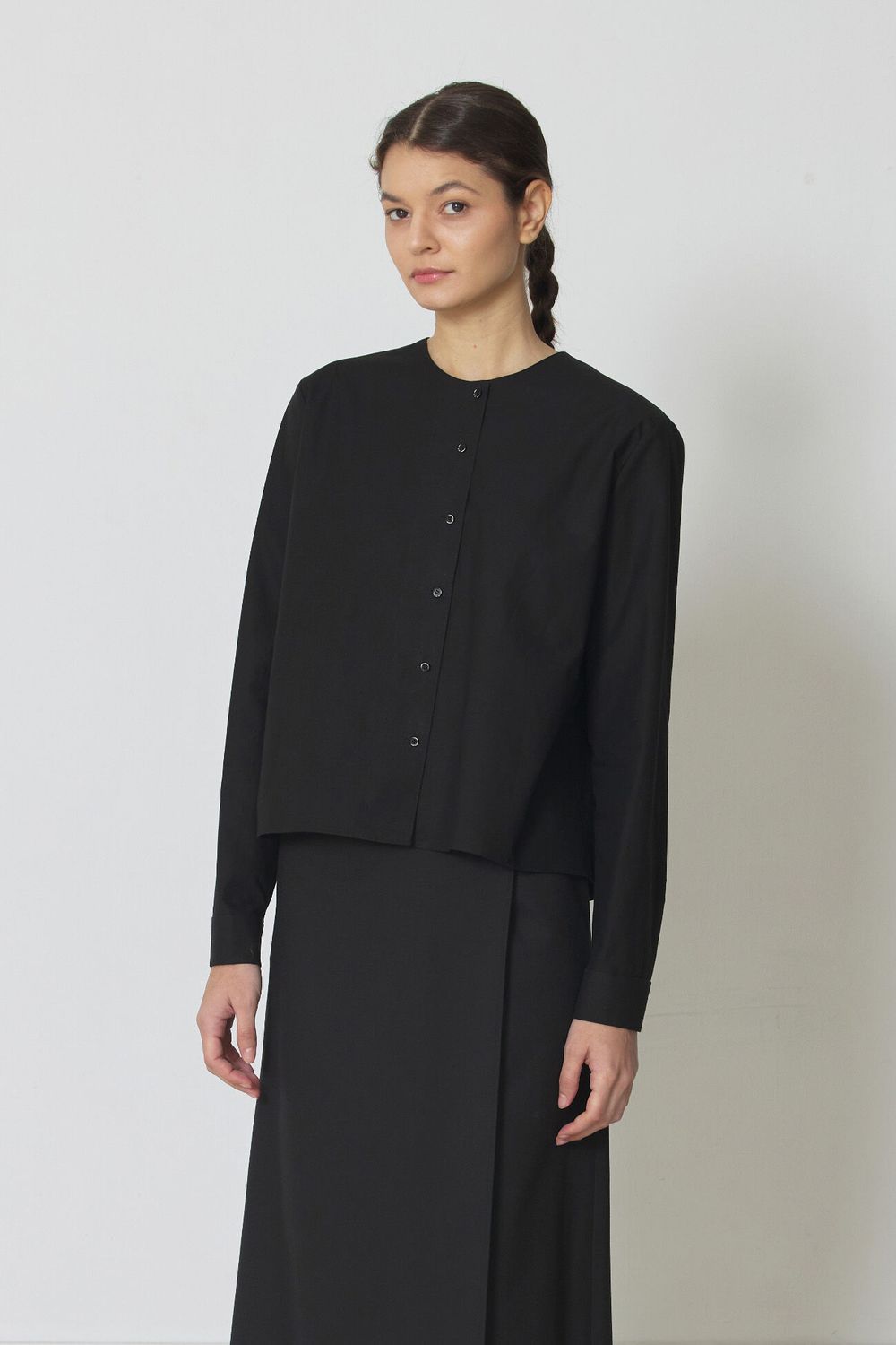 modern-round-cotton-shirt-black-29cm