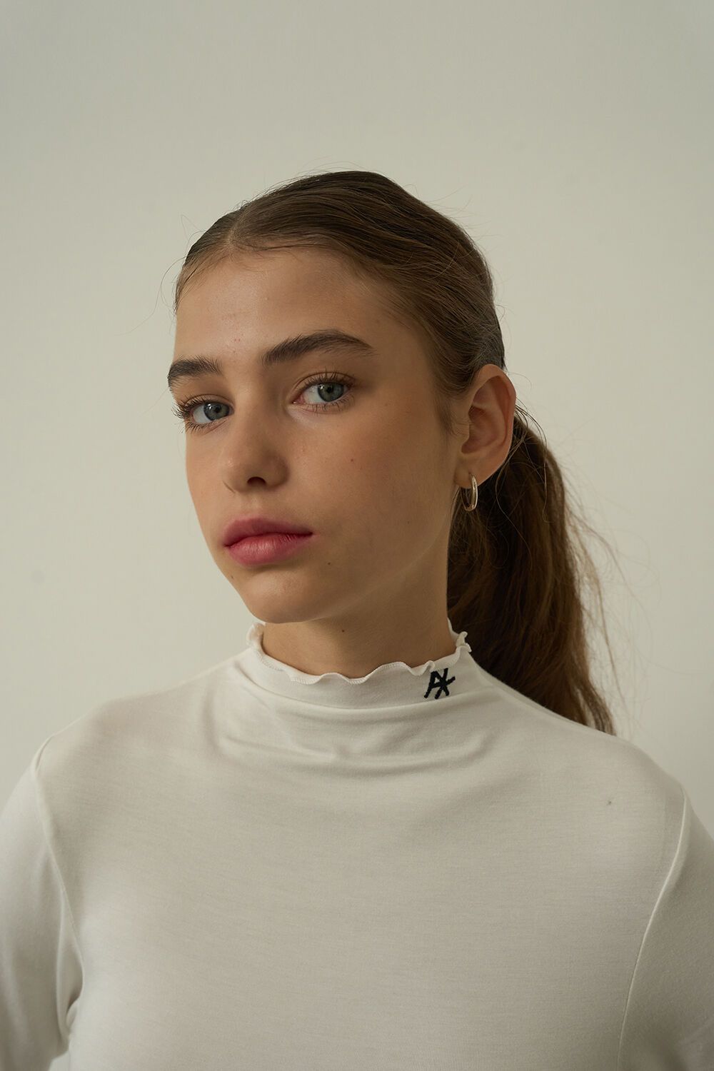soft-high-neck-t-shirts-white-29cm