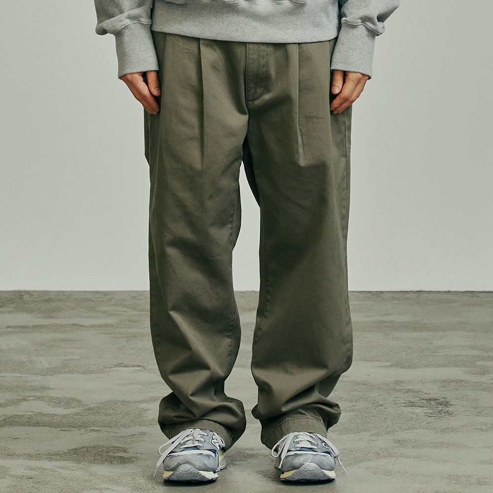 VENTILE TWO TUCK WIDE CHINO PANTS - チノパンツ