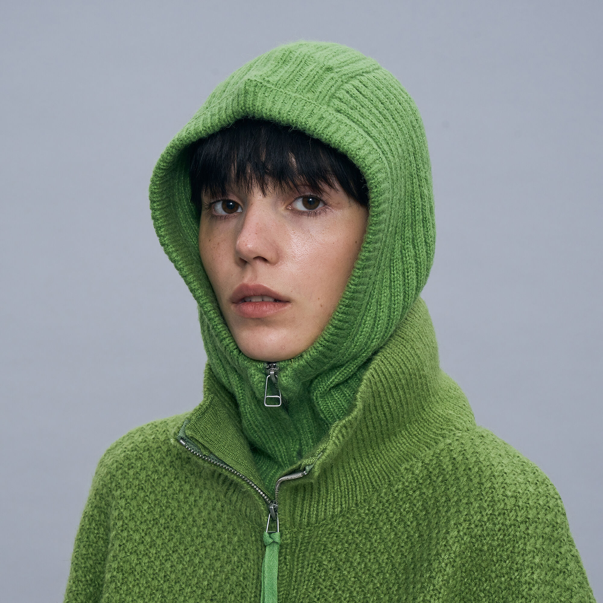 STITCH POINTED NECK WARMER HOODIE_WHITE - 감도 깊은 취향