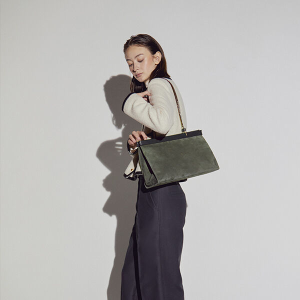 ★TOUT Y EST★ Diana Suede Shoulder Bag M Khaki 0JSN3SH40701 Diana Suede Shoulder Bag M Khaki - 감도 깊은 취향 셀렉트샵 29CM