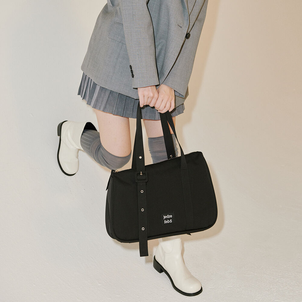 Slant large shoulder bag_black - 감도 깊은 취향 셀렉트샵 29CM