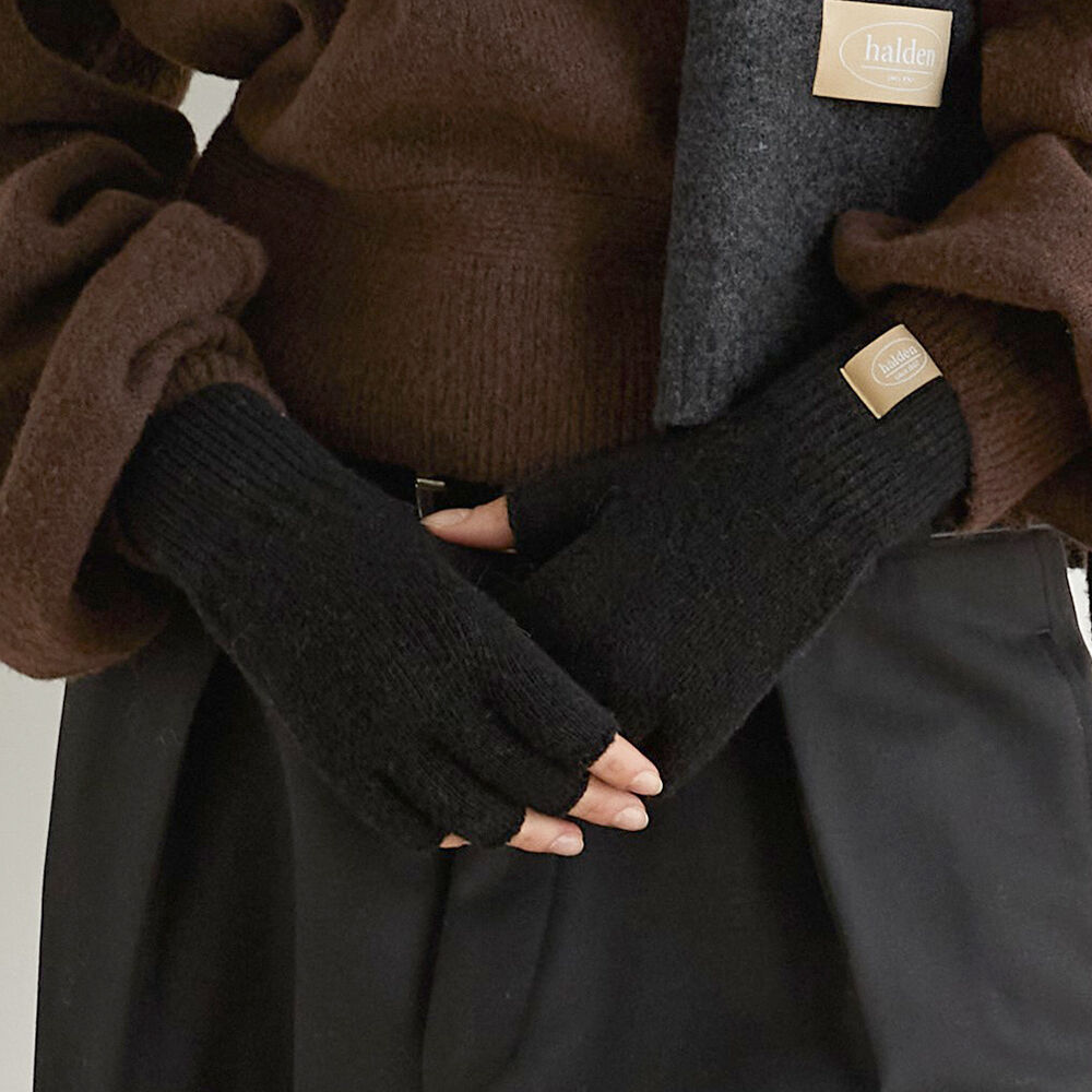 MATIN RIBBED HAND WARMER IN BLACK - 감도 깊은 취향 셀렉트샵 29CM