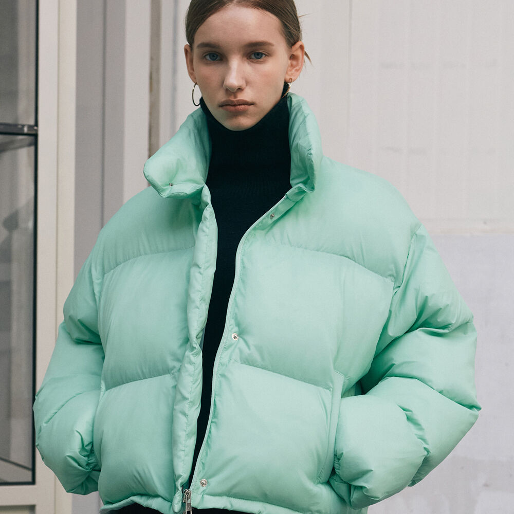 ◆WHO.A.U◆High Neck Short Puffer Padding WHJPE4V15F 韓国発 High Neck Short Puffer Padding - 후아유닷컴