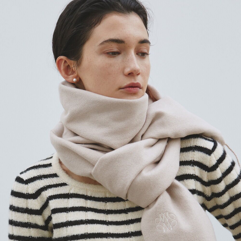 マフラー・ストール NICK&NICOLE MINIMAL SIGNATURE LOGO MUFFLERBEIGE NWH4AC002_BG NICOLE PREMIUM MUFFLER_BEIGE - 감도 깊은 취향 셀렉트샵 29CM