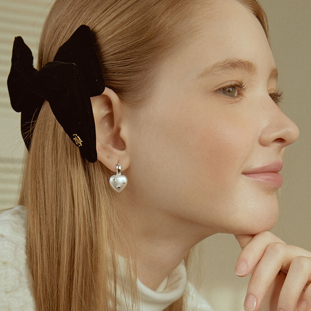 Lettering Pearl Heart Hoop Earring EC1948 - 감도 깊은 취향