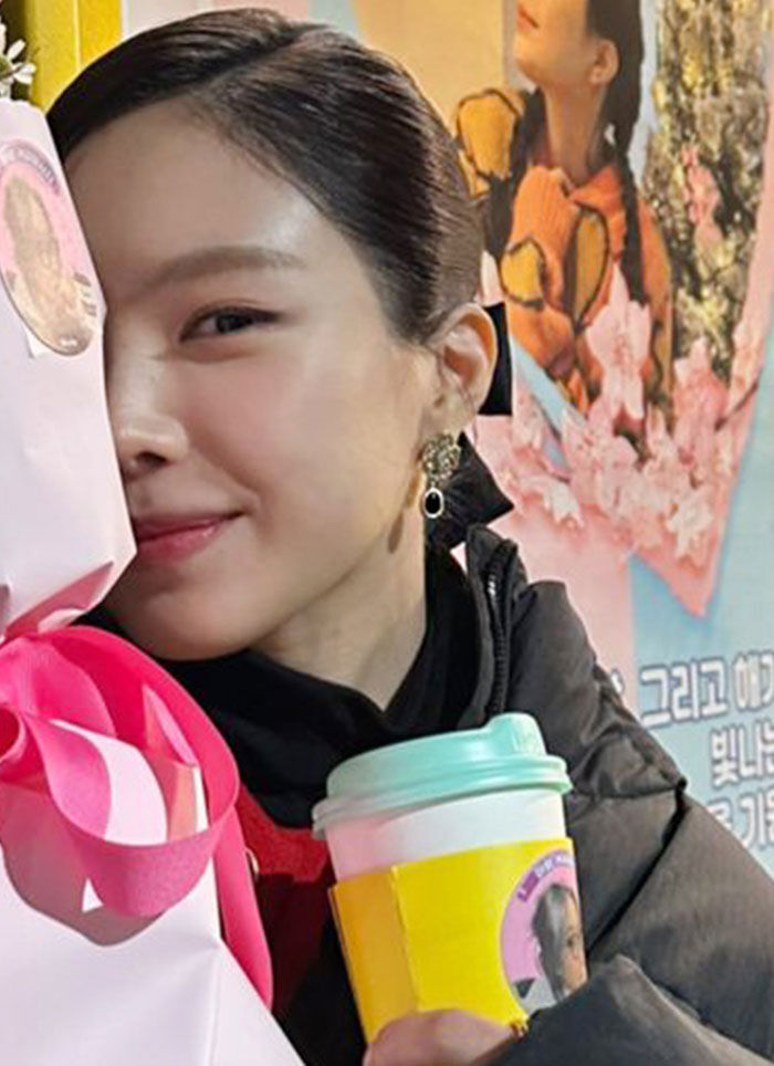 인스타그램 스토리 손나은 귀걸이 협찬
