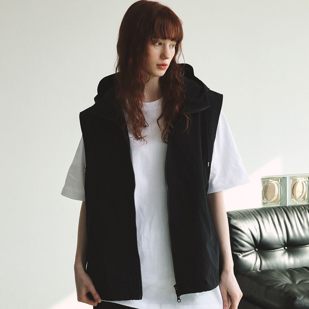 【THE MUSEUM VISITOR】DOT PUFFER VEST ★韓国人気★ 追跡付 THE MUSEUM VISITOR】 DOT PUFFER VEST /追跡付 (THE MUSEUM