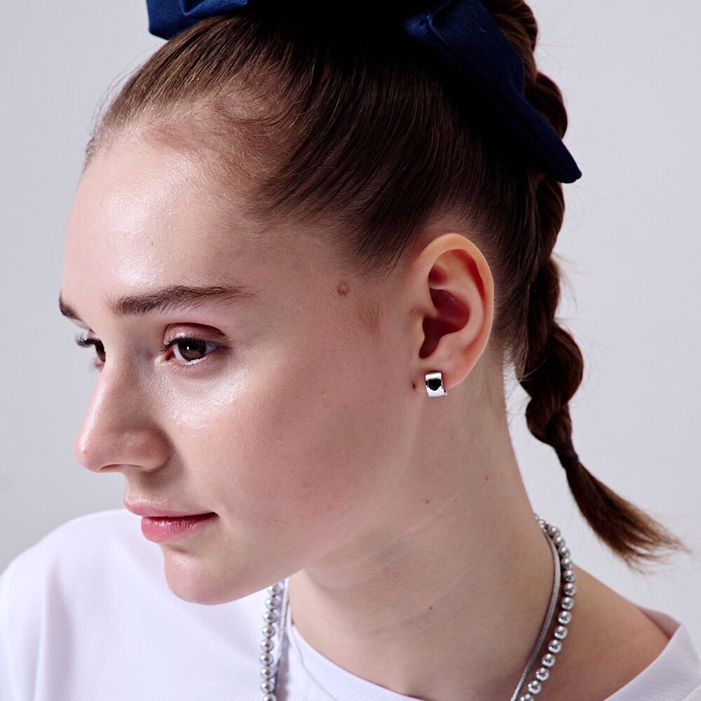Heart Crystal Flat Hoop Earring / 2color - 감도 깊은 취향 셀렉트샵 29CM