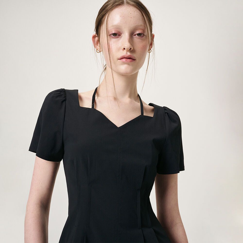 heart-neck-strap-dress-black-29cm