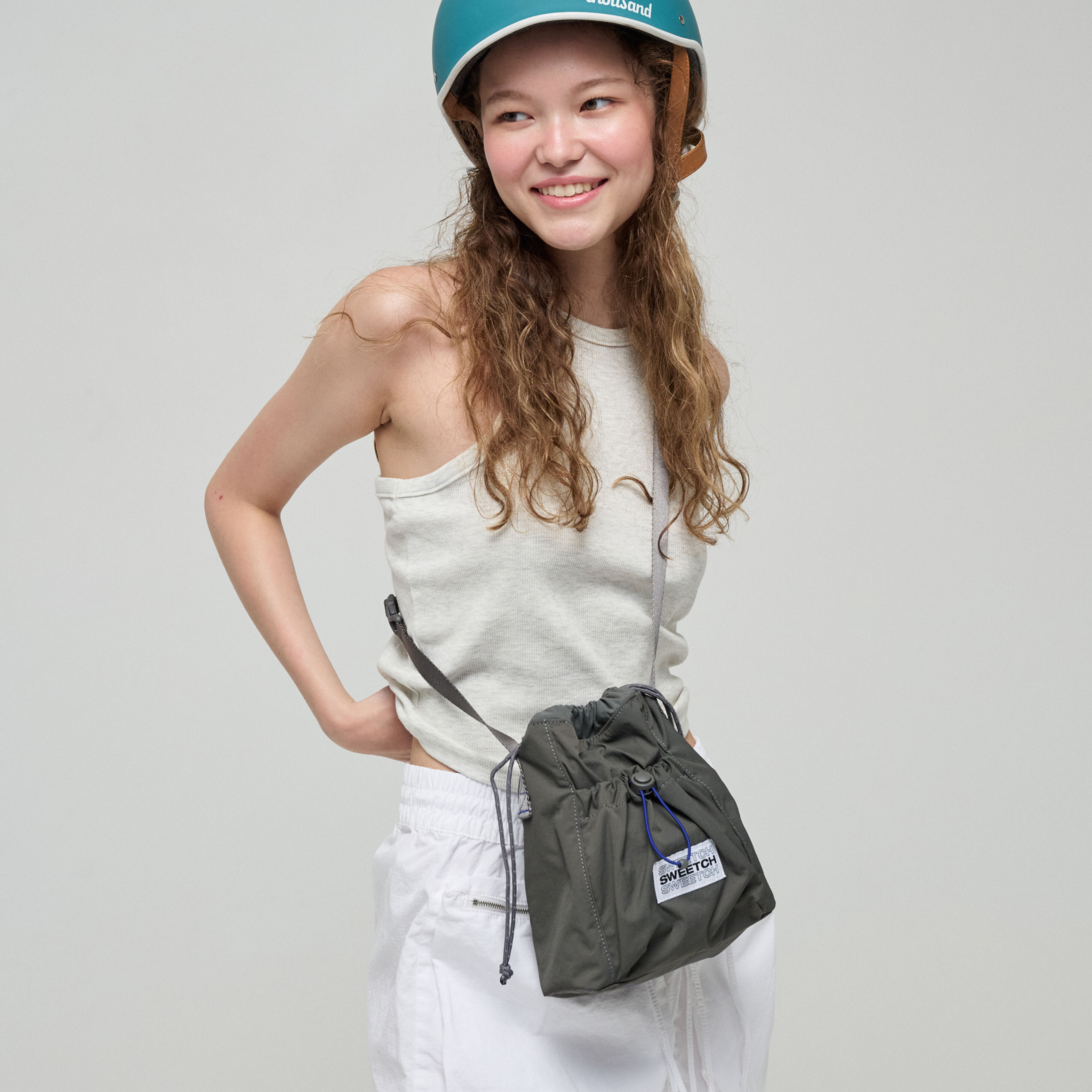 STRING MINI CROSS 001 Stone Grey - 감도 깊은 취향 셀렉트샵 29CM
