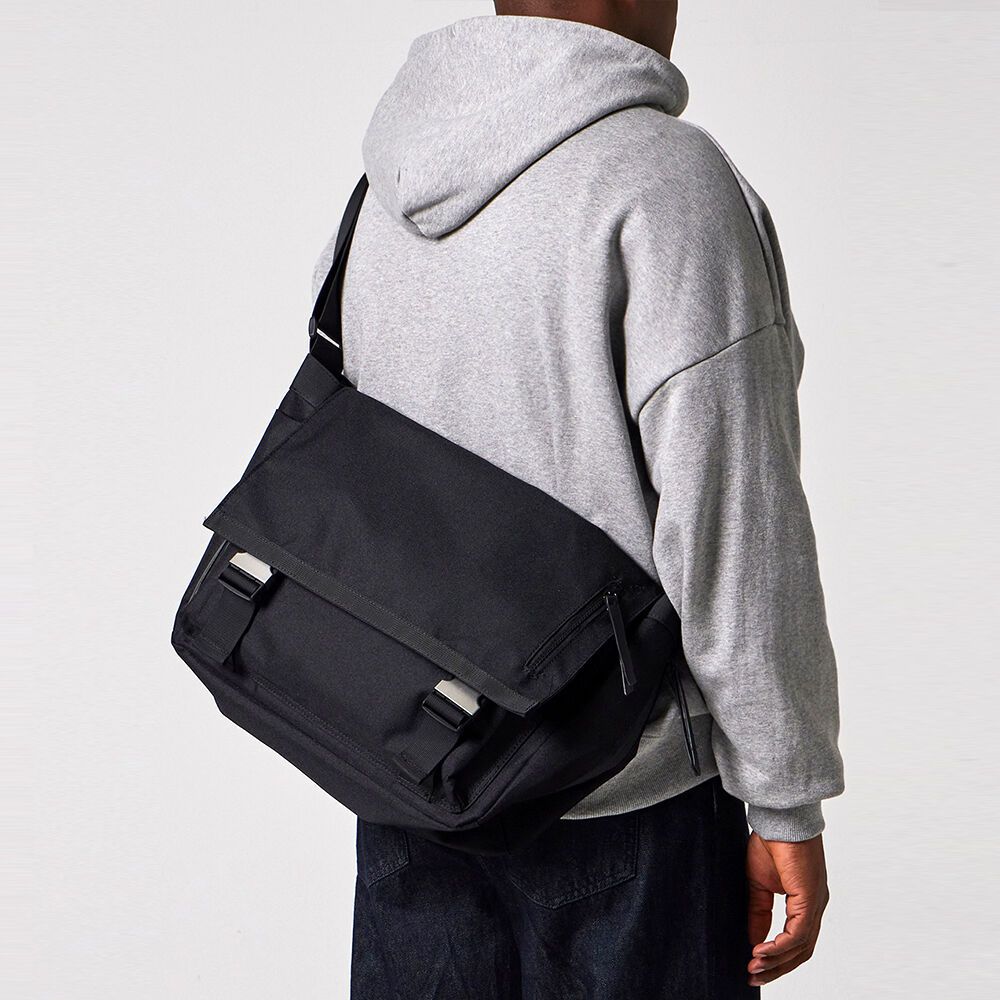 하이테크 에센셜 원포켓 메신저백 Hightech Essential OnePocket Messenger Bag 감도 깊은 취향