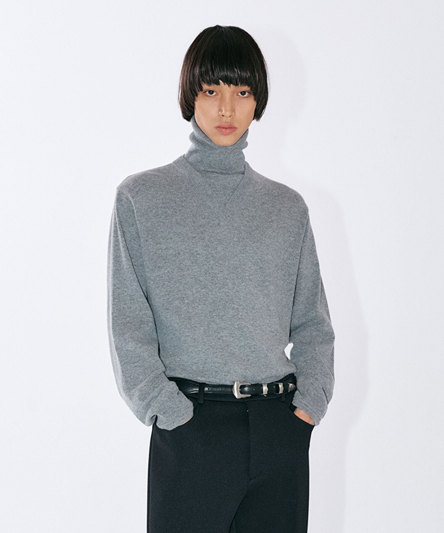 ★韓国人気★LOOKPLE★LOOK ZINUS HALF-TURTLENECK KNIT MTM 정현규 | 📸2 | Instagram