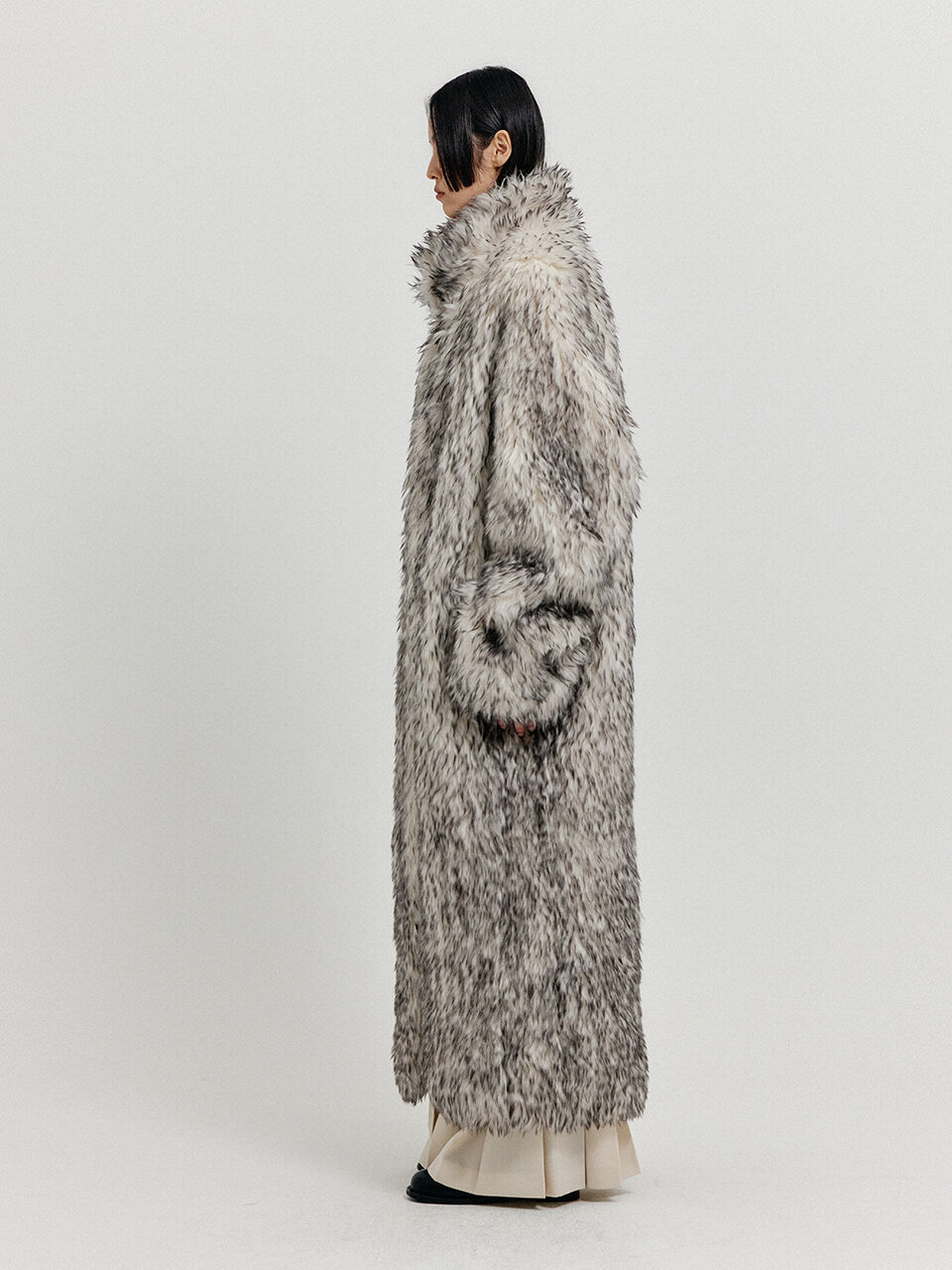 コート [EENK]XENIA Faux Fur Long Coat - Light Grey XENIA Faux Fur Long Coat - Light Grey : EENK SHOP