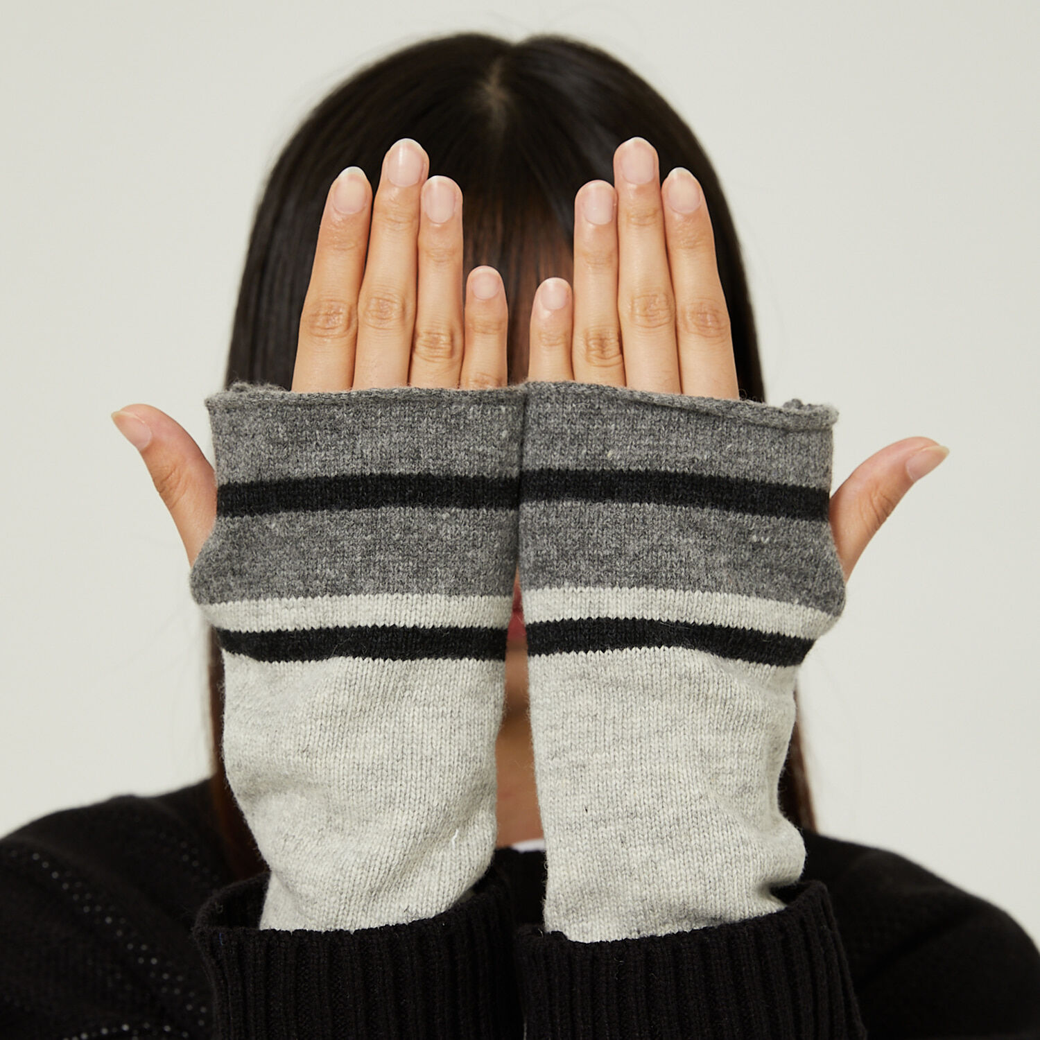[THE MUSEUM VISITOR]★韓国人気★FUR HAND WARMER THE MUSEUM VISITOR☆韓国☆FUR HAND WARMER ハンドウォーマー