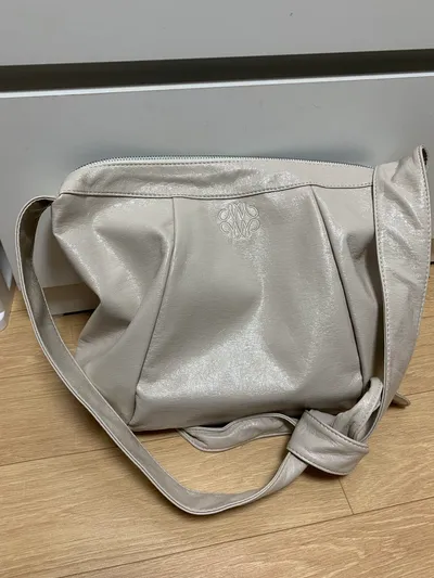 NICOLE SQUARE SHOULDER BAG_CREAM - 감도 깊은 취향 셀렉트샵 29CM