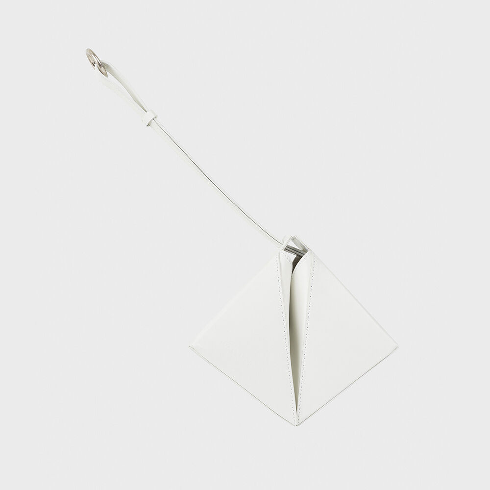 ◆LOW CLASSIC◆ FOLDED CUBE MINI BAG_CREAM_LOW24RM_BA030CR FOLDED CUBE MINI BAG_CREAM_LOW24RM_BA030CR - 감도 깊은 취향