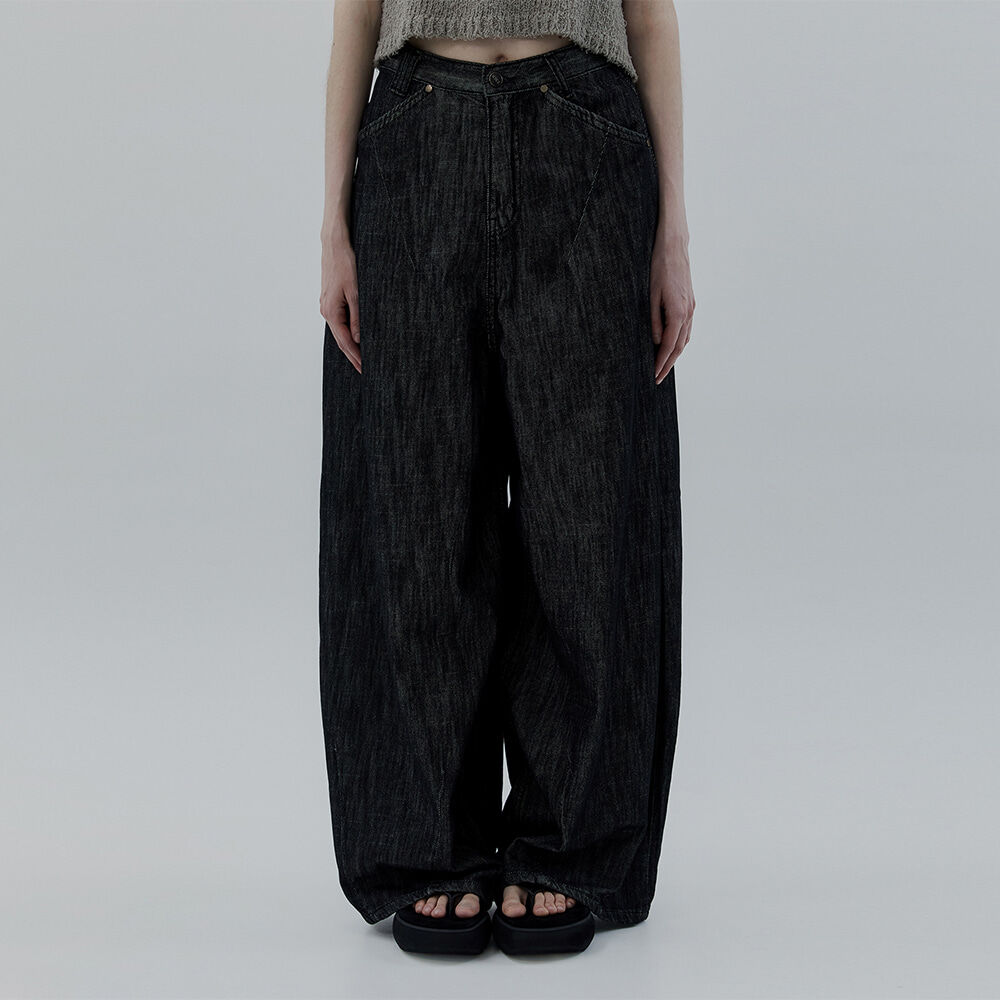 韓国商品/TREMINGBIRD Dart Balloon Fit Denim Pants Dart Balloon Fit Denim Pants [ Black ] - 감도 깊은 취향