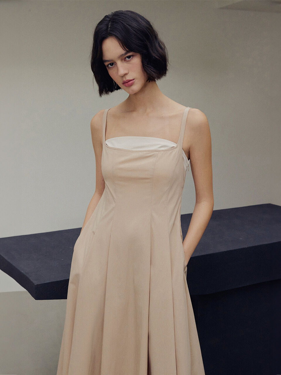 【FLOWOOM】 Roman Holiday Dress (2color) ★韓国の人気★ Roman Holiday Dress(2color) - FLOWOOM