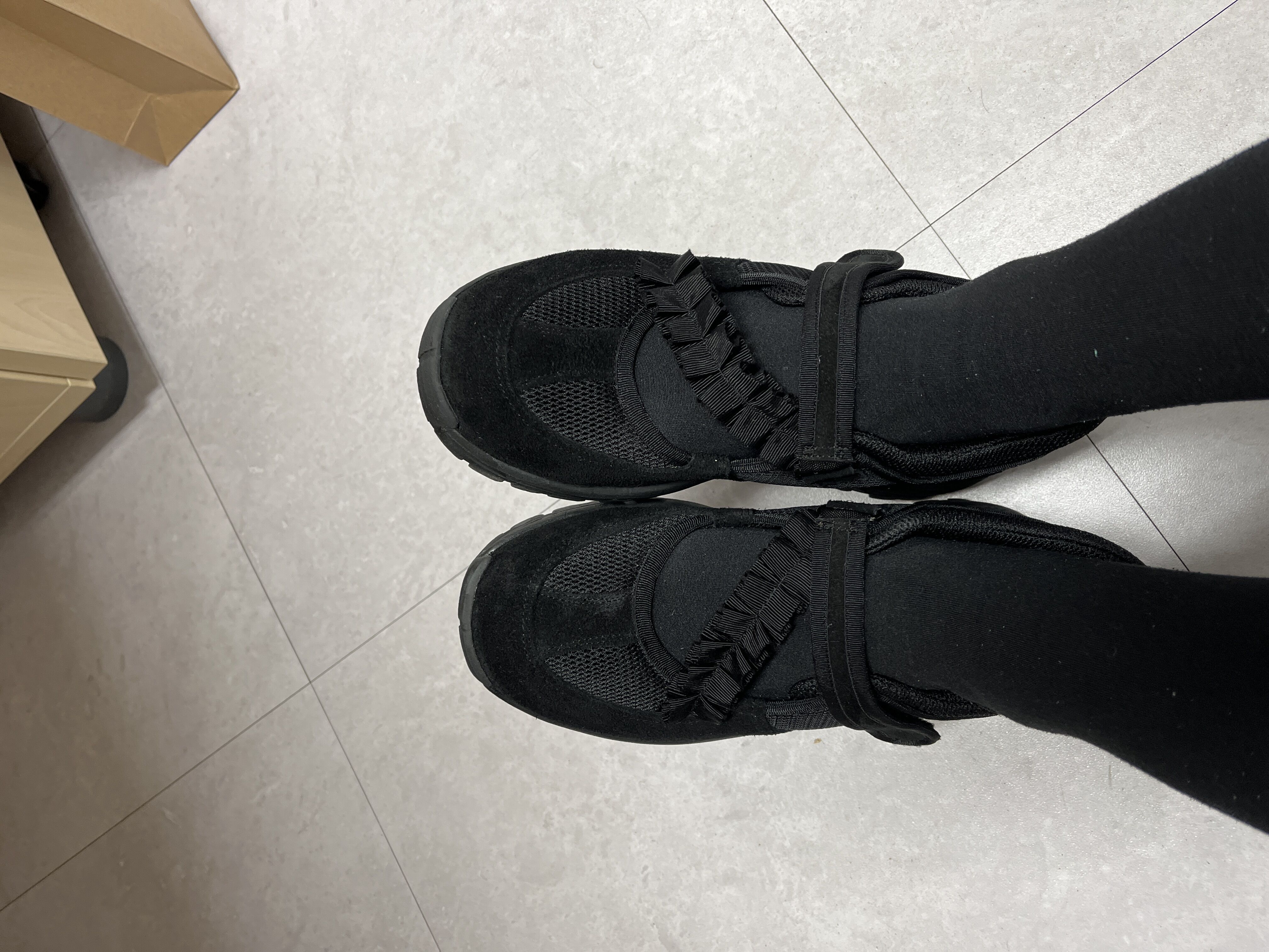 SOFT SEOUL X NEGATIVETHREE] 23FW Hatsukoi Sneakers Black