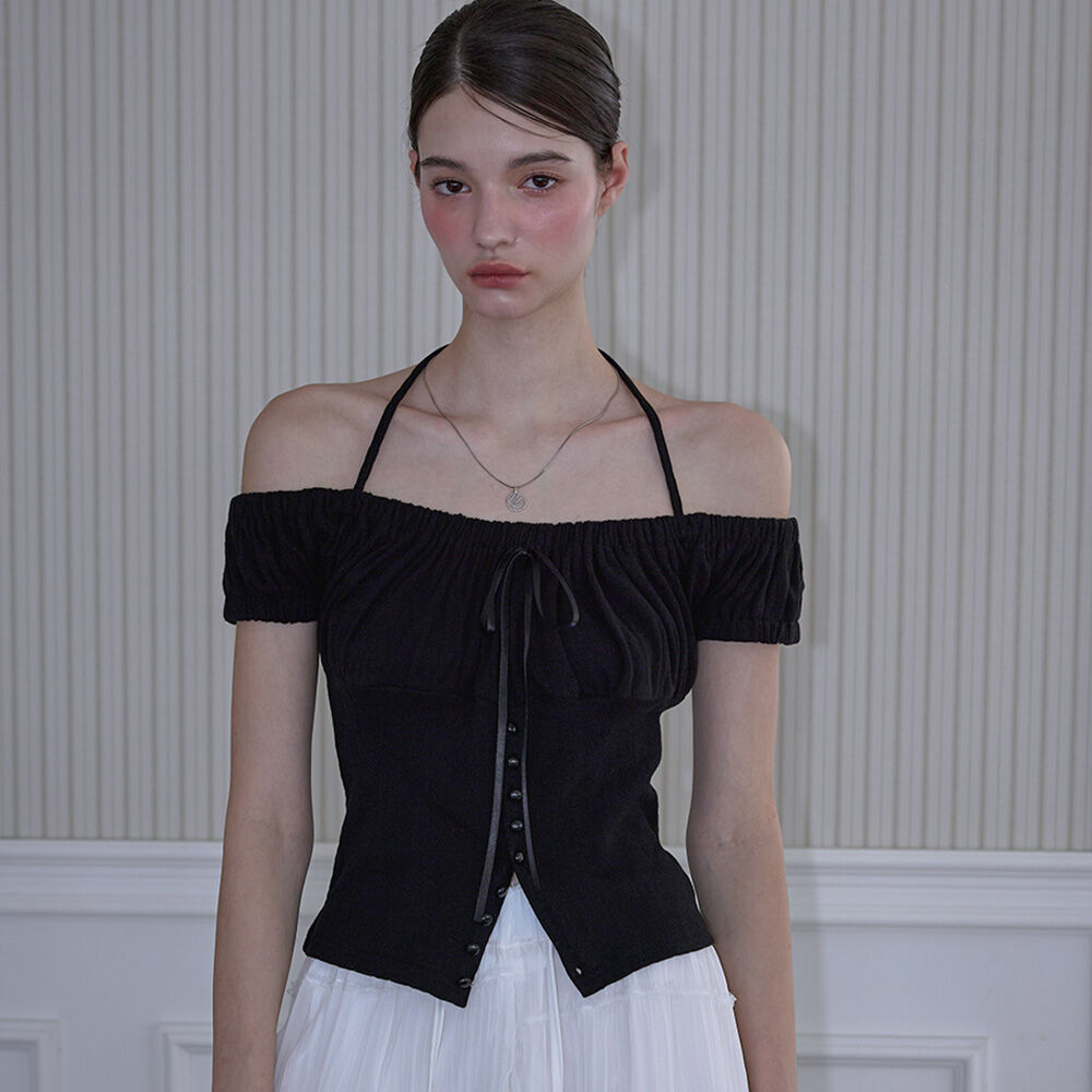 [NEWALRIN] ★ NEWALRIN button Shirring off shoulder top NEWALRIN button Shirring off shoulder top - 감도 깊은 취향