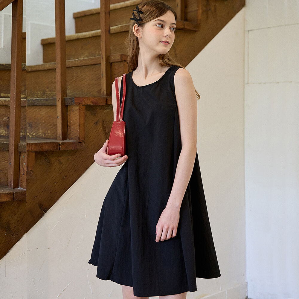 LAYERED SLEEVELESS HOODIE DRESS BLACK - 감도 깊은 취향