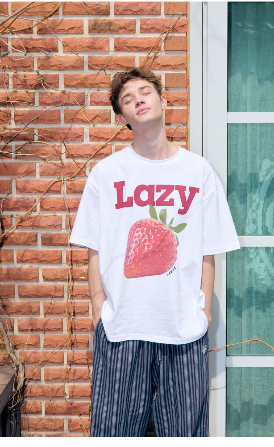 ＊韓国＊［LAZYZ］Lazy Strawberry T-Shirt White S-L 韓国＊［LAZYZ］Lazy Strawberry T-Shirt White S-L 韓国