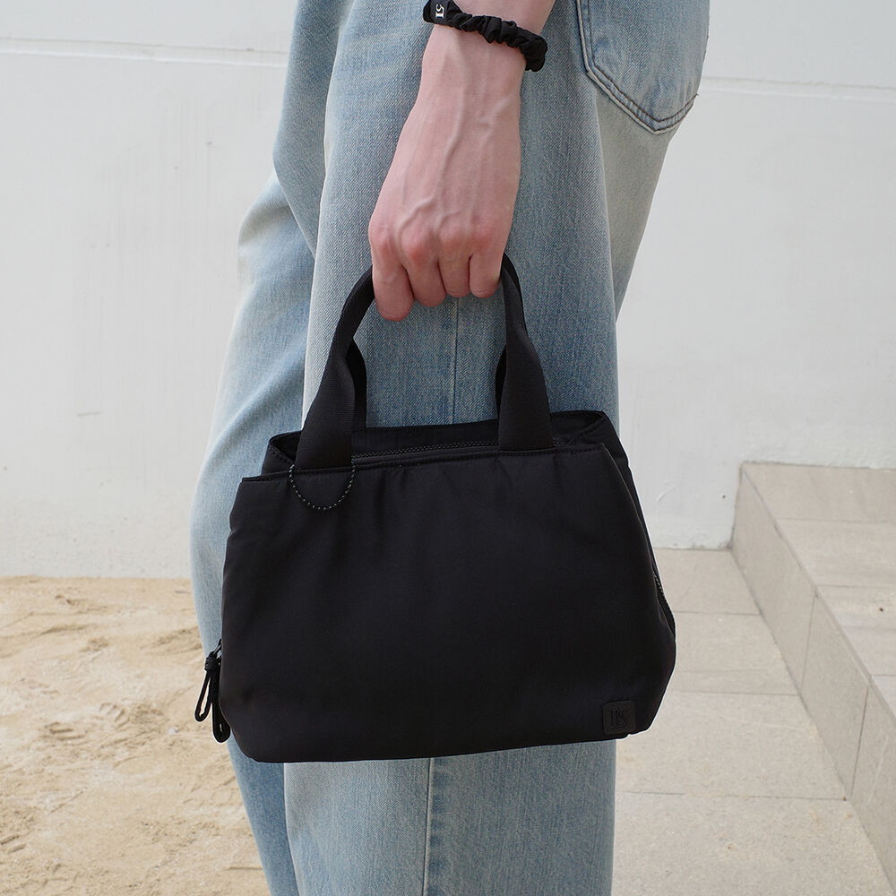 ★LOW CLASSIC★ PADDED MINI TOTE BAGBLACK LC242_BA04BK PADDED MINI TOTE BAG_BLACK_LC242_BA04BK - 감도 깊은 취향