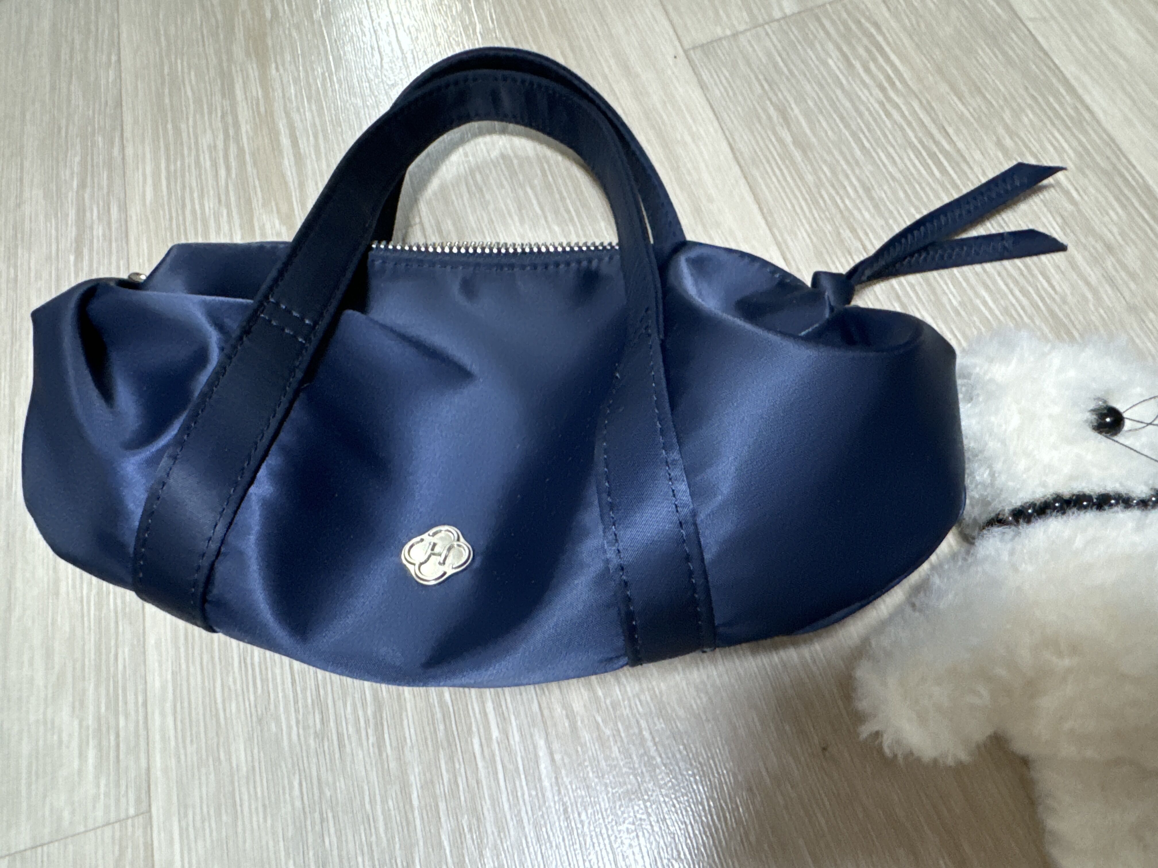 ショルダーバッグ・ポシェット MARGARIN FINGERS AURORA SHIRRING MINI CHAIN BAG 4BMM169 Alexander Wang - Satin Scrunchie Mini Bag with Clear Beads