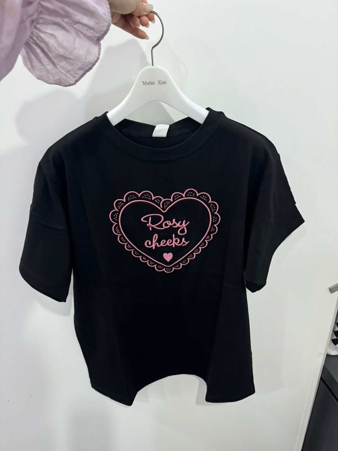ROSY CHEEKS HEART BASIC FIT T SHIRT BLACK - 감도 깊은 취향