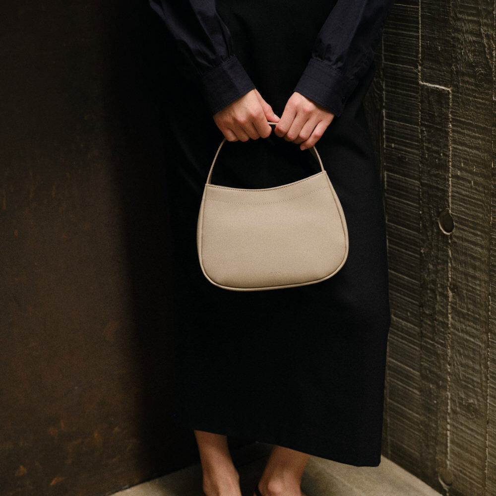 【ROH SEOUL】CURLY TOTE BAG SUEDE CORAL BEIGE Designer fashion, Seoul-fully created | W Concept