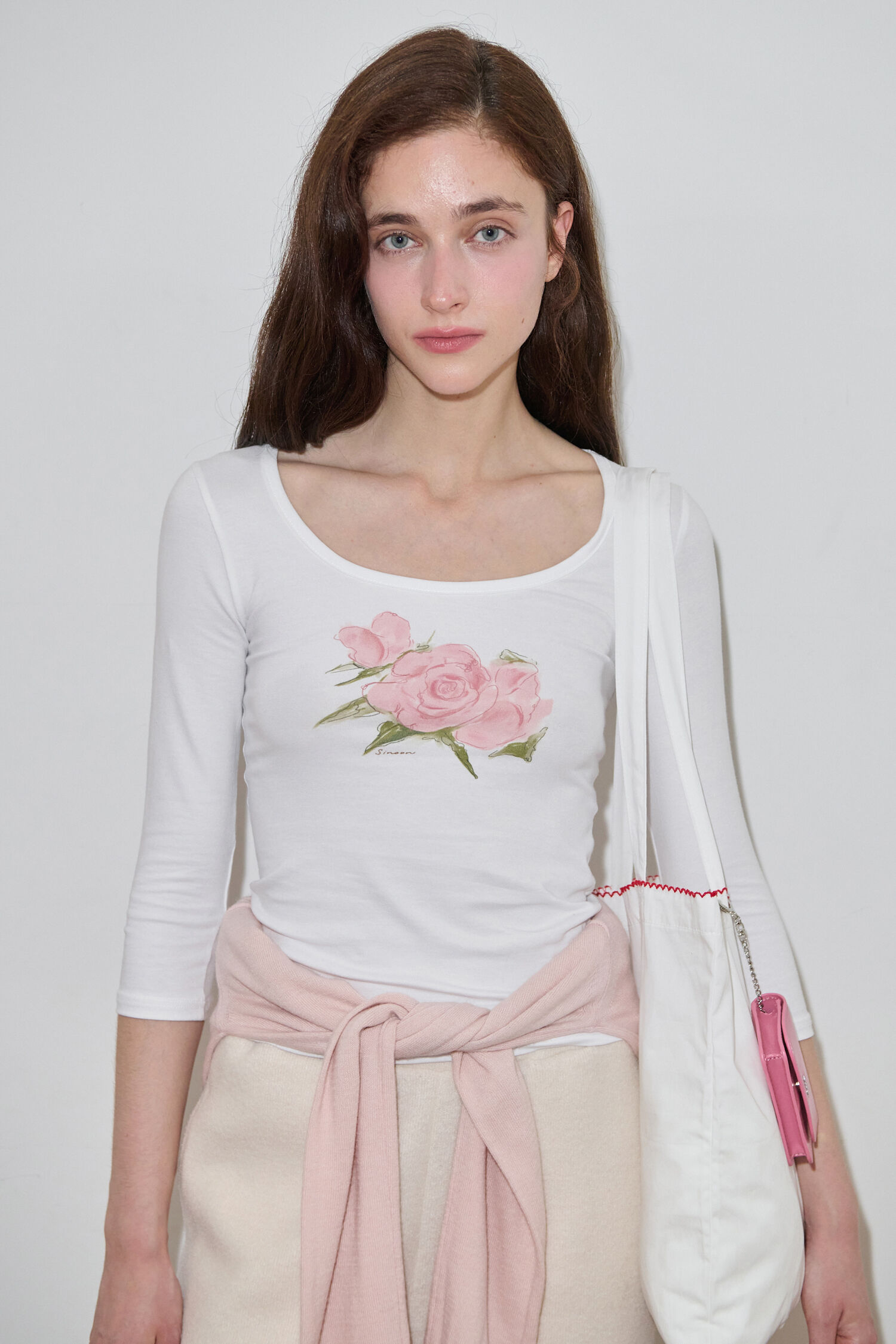 【Sinoon】★ 韓国人気 ★ Rose Graphic Slim T-Shirt ★ SINOON