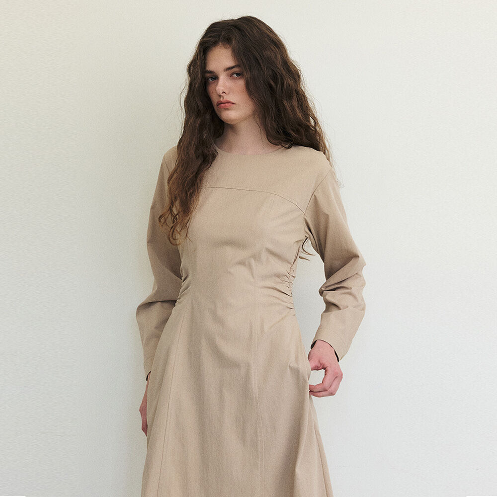 ワンピース ETMON Side Tuck Shirring Dress, Beige Side Tuck Shirring Dress, Beige - 감도 깊은 취향 셀렉트샵 29CM