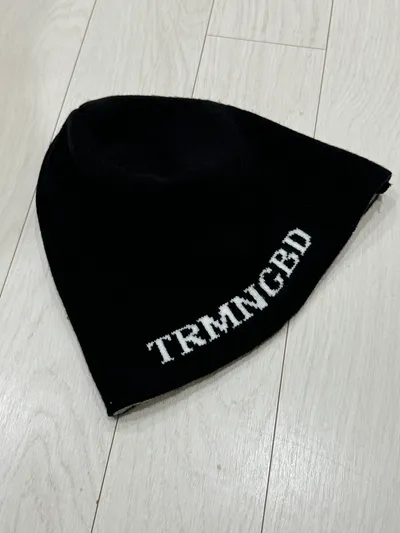 【TREEMINGBIRD】韓国人気★TRMNGBD Reversible Beanie TRMNGBD Reversible Beanie [ Black ] - TREEMINGBIRD