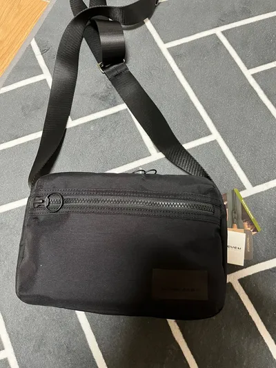 SATURDAY-ELEVEN] ROBIC AIR CROSS BODY BAG BLACK - 감도 깊은
