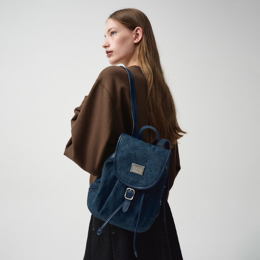 [MARITHE] ★韓国人気★CLASSIC LOGO BUCKLE BACKPACK Marithe CLASSIC LOGO BUCKLE BACKPACK black | KAZUE