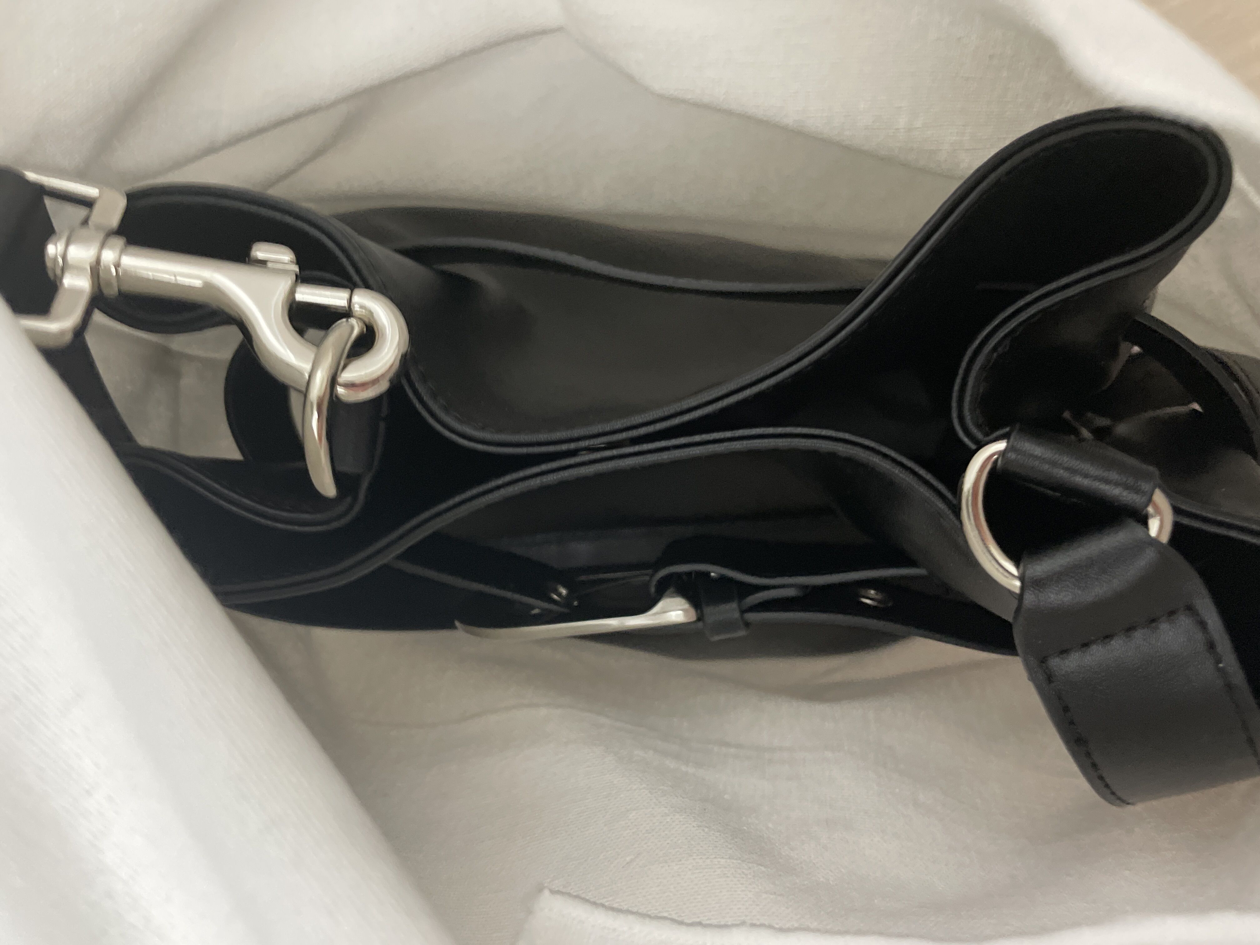 farrier bucket bag (black) - 감도 깊은 취향 셀렉트샵 29CM