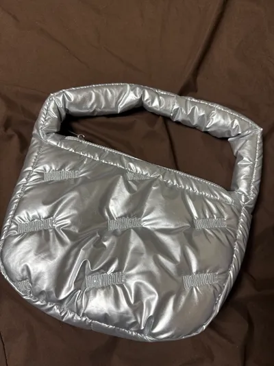 ★NlCK&NlCOLE★ NICOLE HOBO PADDING BAG_SILVER NICOLE HOBO PADDING BAG_SILVER - 감도 깊은 취향 셀렉트샵 29CM