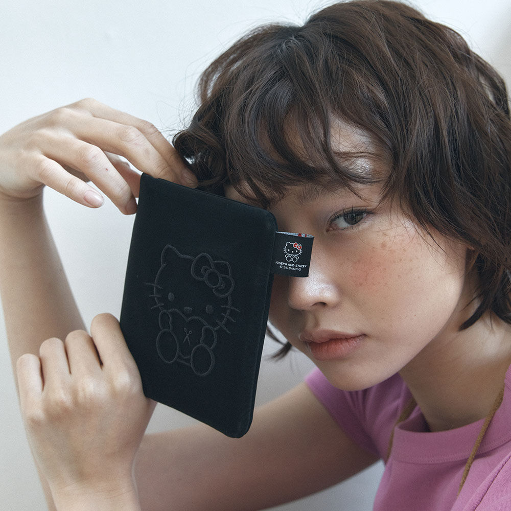 【限定数量】 Joseph&Stacey Haze Travel Wallet Hello Kitty Haze Travel Wallet Hello Kitty Black | JOSEPH AND STACEY