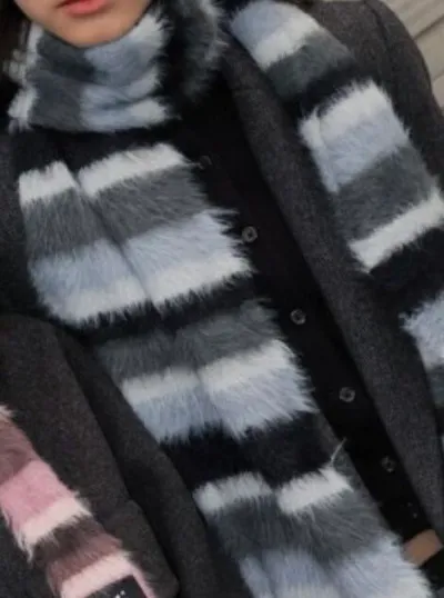 Striped Hairy Bold Muffler (Blue) - 감도 깊은 취향 셀렉트샵 29CM