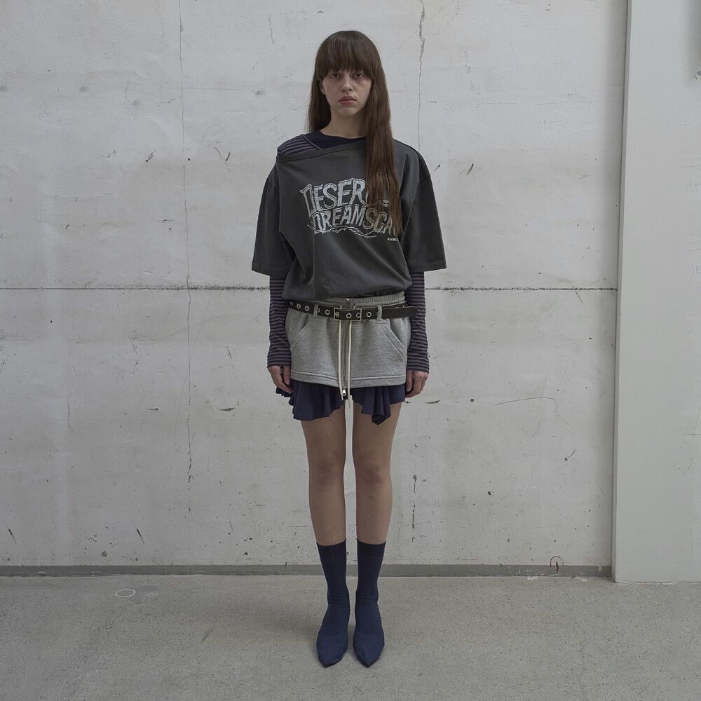 [5/16 예약배송][3rd REORDER] ASYMMETRIC PRINTED T-SHIRT (DARK GREY)
